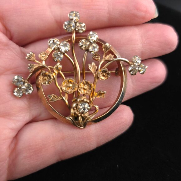 Vintage Rhinestone Gold Tone Floral Brooch Pin With Intricate Flower Design - Picture 2 of 12